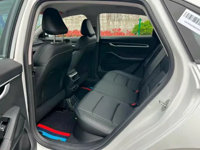Geely Emgrand — Фото автомобиля 6