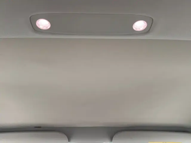 Tesla Model 3 — Фото автомобиля 6