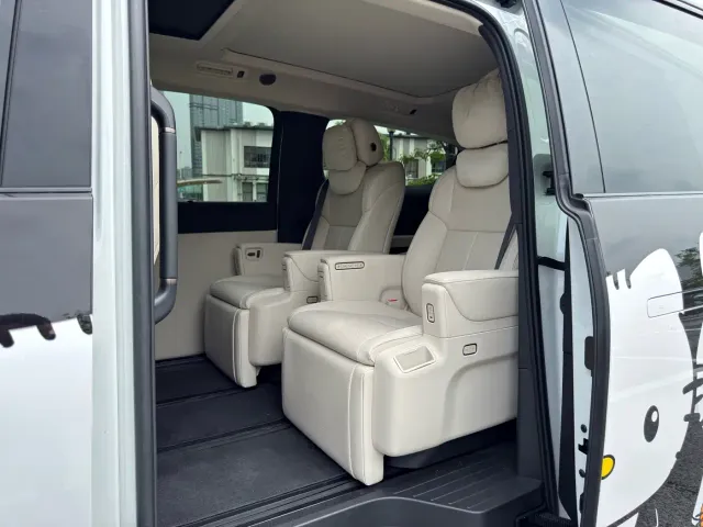 Li Auto MEGA — Фото автомобиля 12