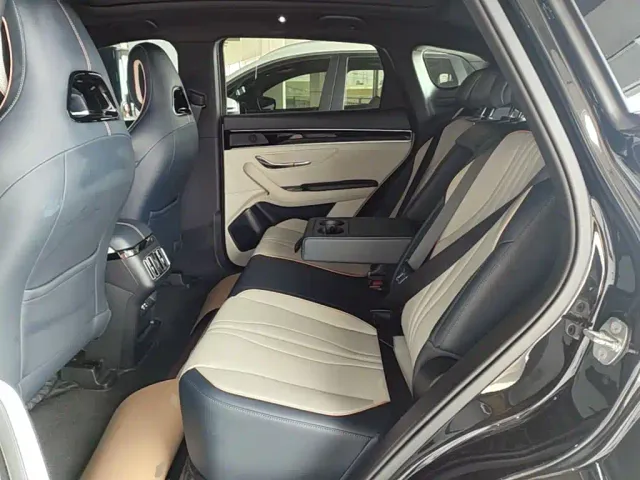 BYD Song PLUS PHEV 2024 Glory Edition DM-i 110km Flagship PLUS — Фото автомобиля 16