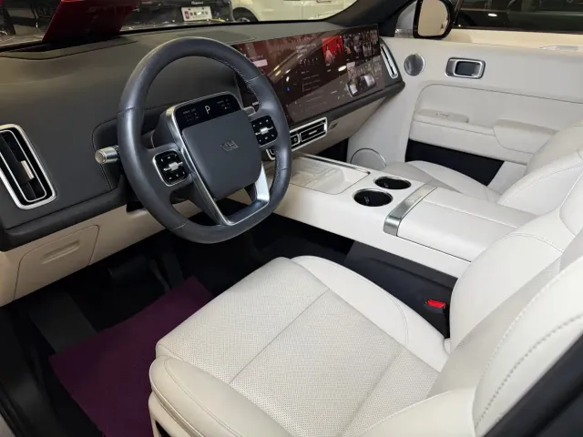 Li Auto L8 — Фото автомобиля 8