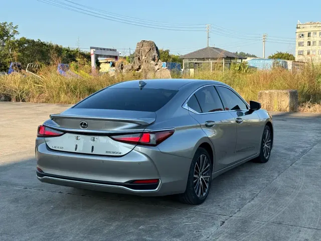 Lexus ES — Фото автомобиля 9