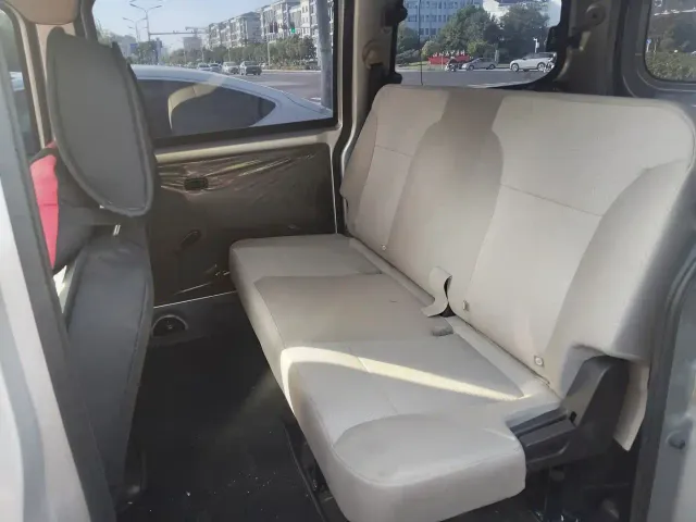 Wuling Hongguang V — Фото автомобиля 6