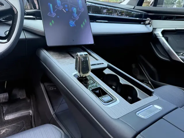 Geely Boyue L — Фото автомобиля 10