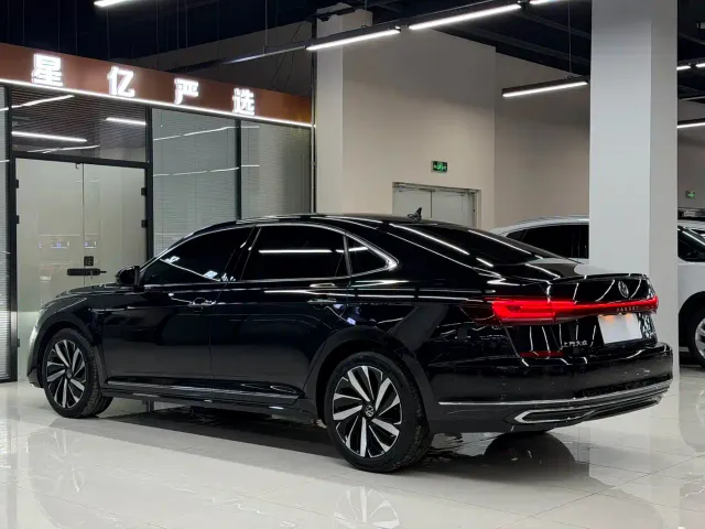 Volkswagen Passat — Фото автомобиля 20
