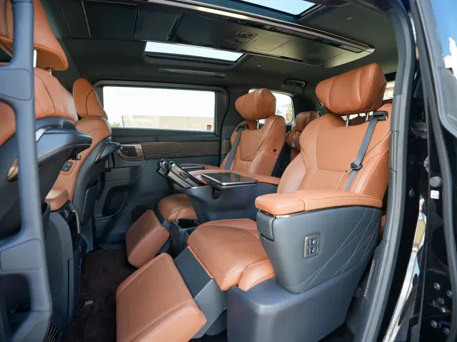 Toyota Alphard — Фото автомобиля 10