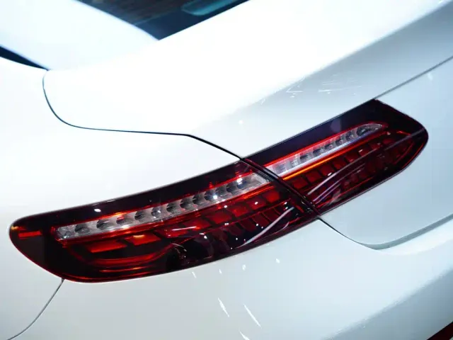 Mercedes-Benz E-Class — Фото автомобиля 21