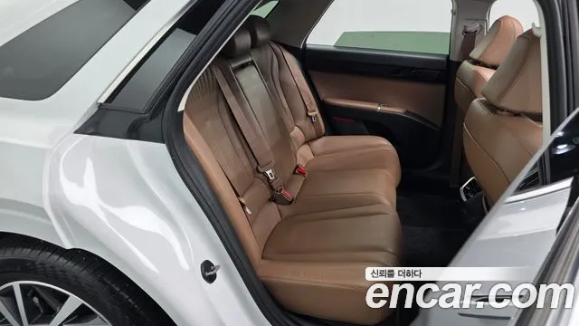 Hyundai Grandeur Grandeur (GN7) 2.5 Бензин 2WD — Фото автомобиля 10
