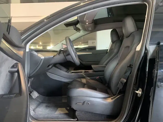Tesla Model Y — Фото автомобиля 4