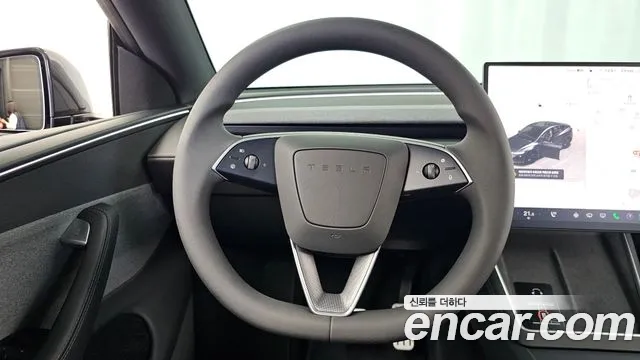 Tesla Model Y — Фото автомобиля 19