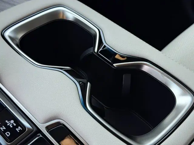 Lexus LM — Фото автомобиля 23