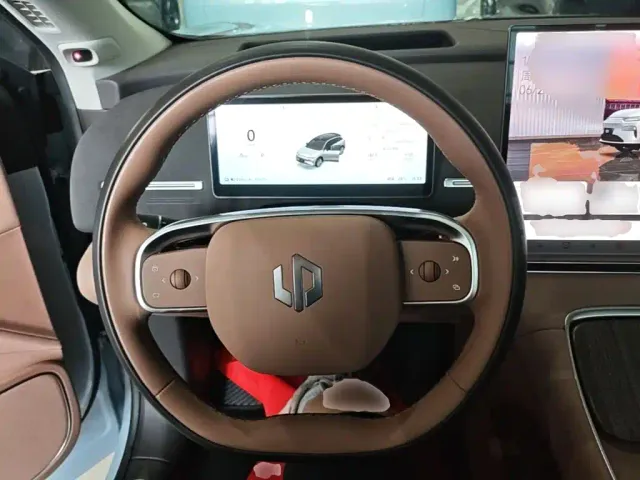 Leapmotor C11 — Фото автомобиля 10
