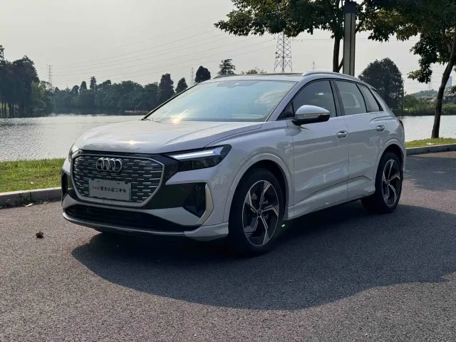 Фотография автомобиля — Audi Q4 e-tron