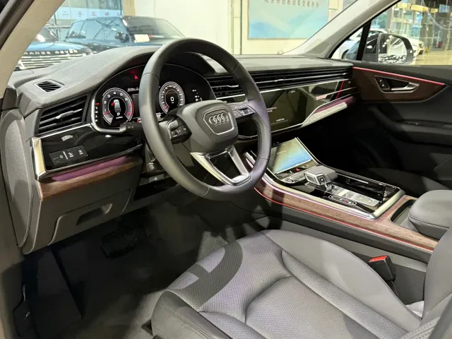 Audi Q7 — Фото автомобиля 5