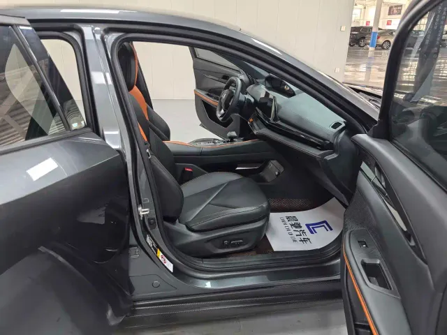 Changan Changan UNI-V iDD 2023 Smart Electric iDD 1.5T 113km Smart Cool Type — Фото автомобиля 14
