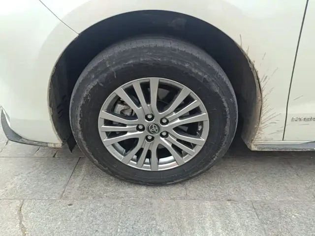 Toyota Sienna — Фото автомобиля 22