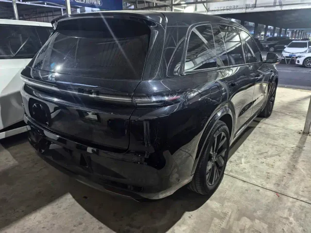 Li Auto L8 — Фото автомобиля 16
