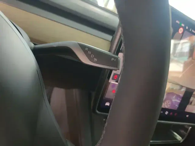 Tesla Model Y — Фото автомобиля 9