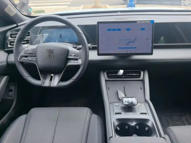 BYD Qin L — Фото автомобиля 9