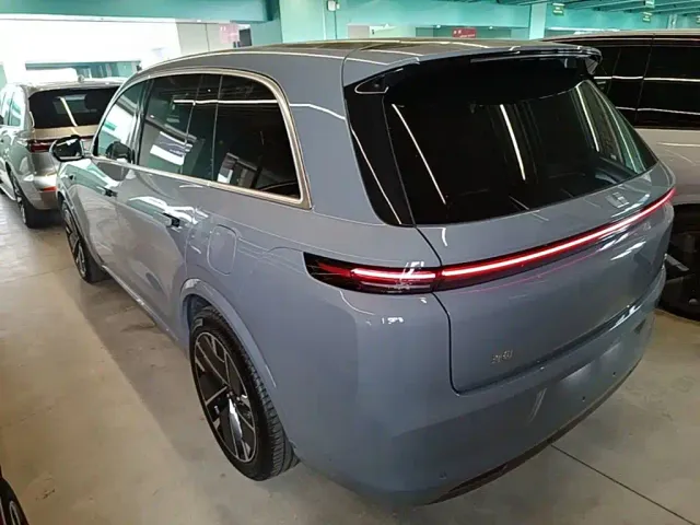 Li Auto L8 — Фото автомобиля 4