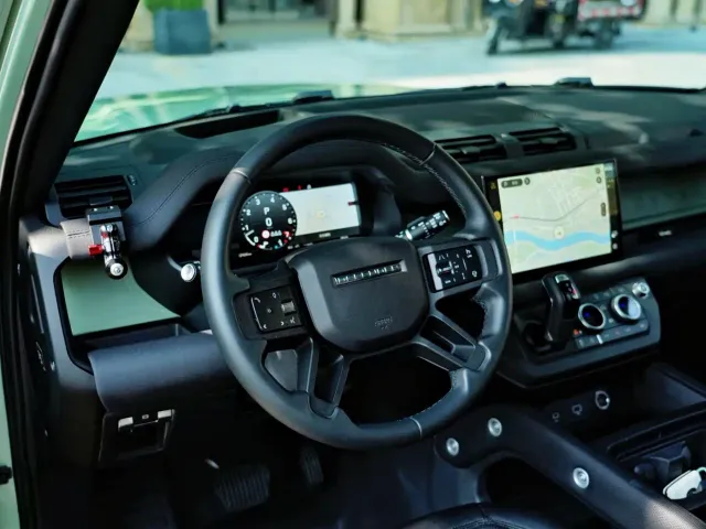 Land Rover Defender — Фото автомобиля 8