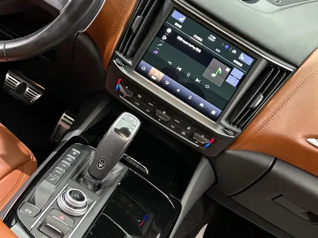 Maserati Levante — Фото автомобиля 24
