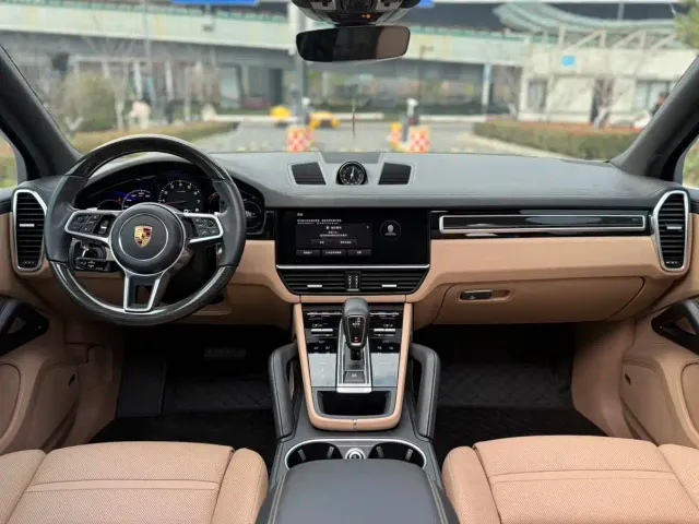 Porsche Cayenne — Фото автомобиля 14