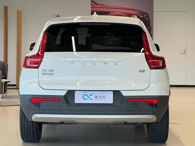 Volvo XC40 — Фото автомобиля 6