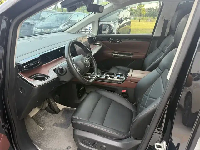 GAC Trumpchi E8 — Фото автомобиля 3