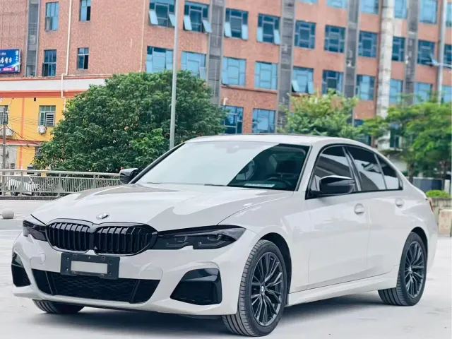 Фотография автомобиля — BMW 3 Series