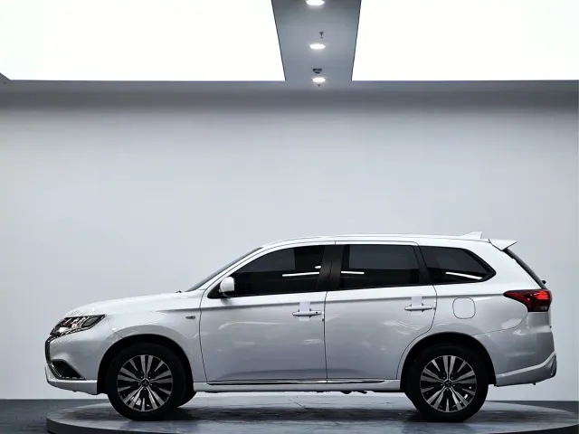 Mitsubishi Outlander — Фото автомобиля 4