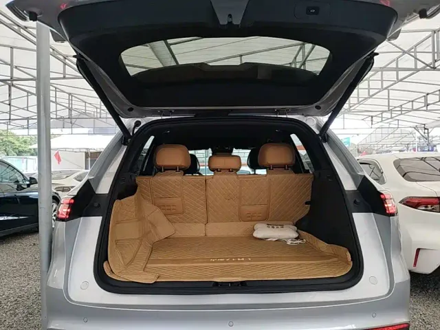 Geely Galaxy Starship 7 EM-i — Фото автомобиля 18