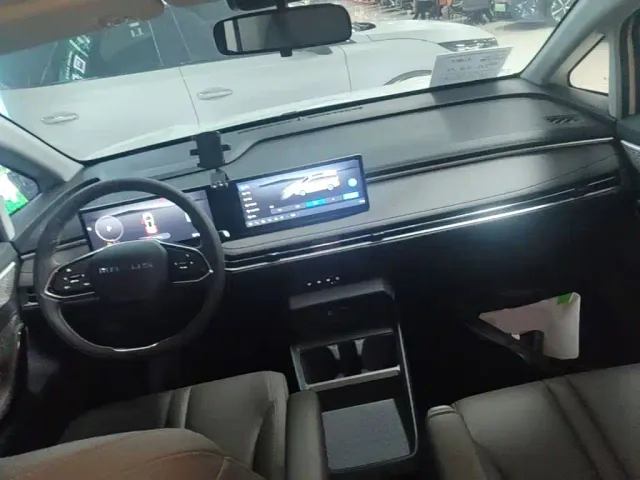 Maxus Dajia 7 — Фото автомобиля 9