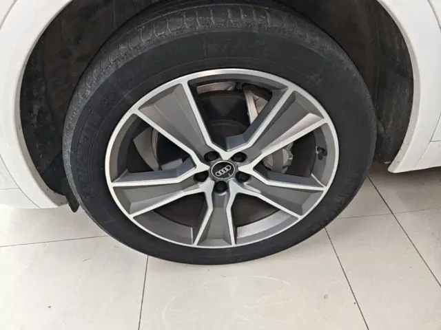 Audi Q5L — Фото автомобиля 22