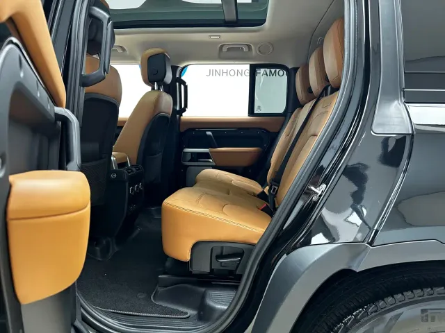 Land Rover Defender — Фото автомобиля 13