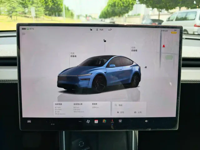 Tesla Model Y — Фото автомобиля 13