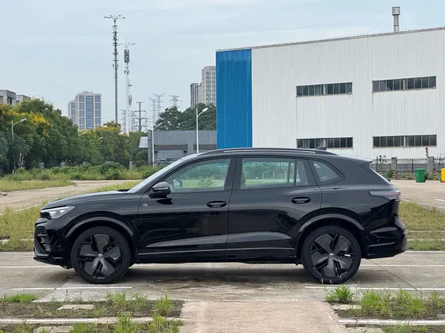 Volkswagen Tiguan L — Фото автомобиля 8