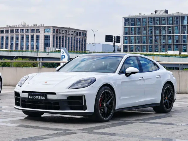 Фотография автомобиля — Porsche Panamera