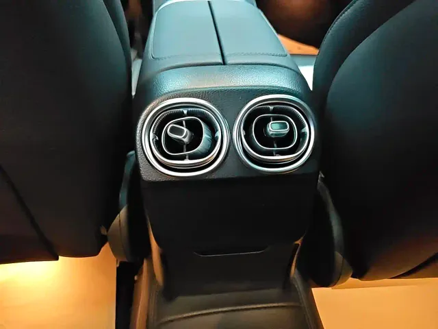 Mercedes-Benz C-Class — Фото автомобиля 18