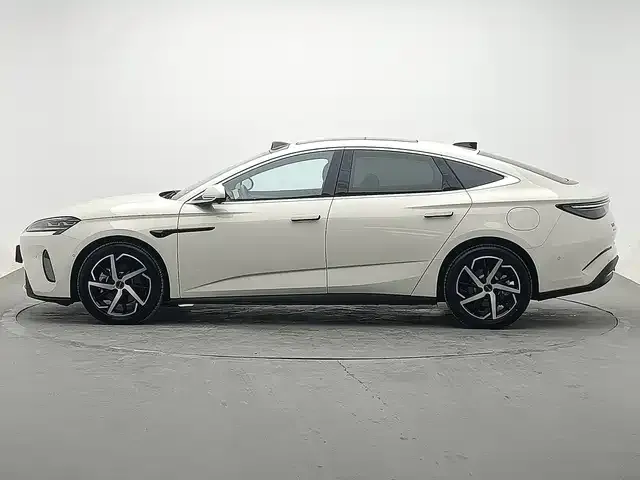 BYD Seal 07 DM-i 2026 DM-i 1.5T 230km Flagship — Фото автомобиля 3