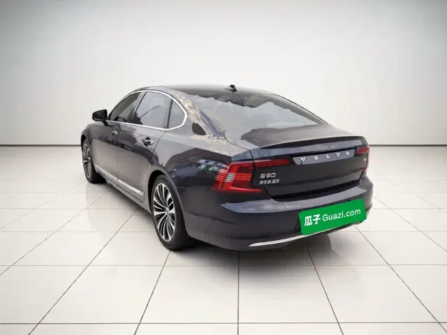 Volvo S90 — Фото автомобиля 24