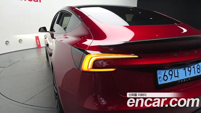 Tesla Model 3 — Фото автомобиля 8