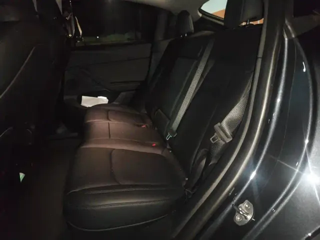 Tesla Model Y — Фото автомобиля 18