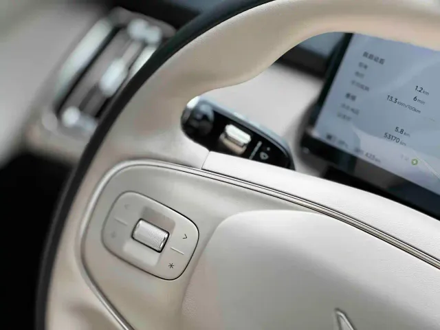 Xpeng P7+ — Фото автомобиля 12
