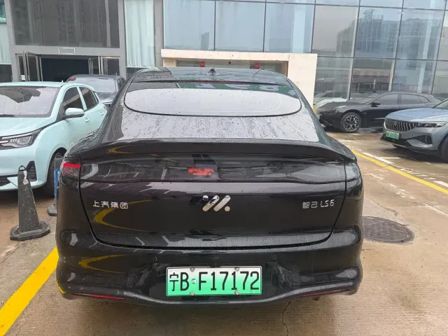 IM Motors LS6 — Фото автомобиля 8