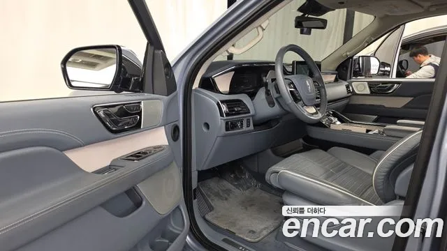 Lincoln Navigator — Фото автомобиля 10