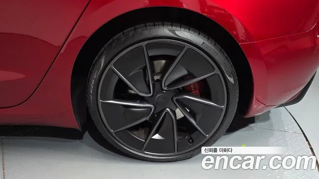 Tesla Model 3 — Фото автомобиля 6