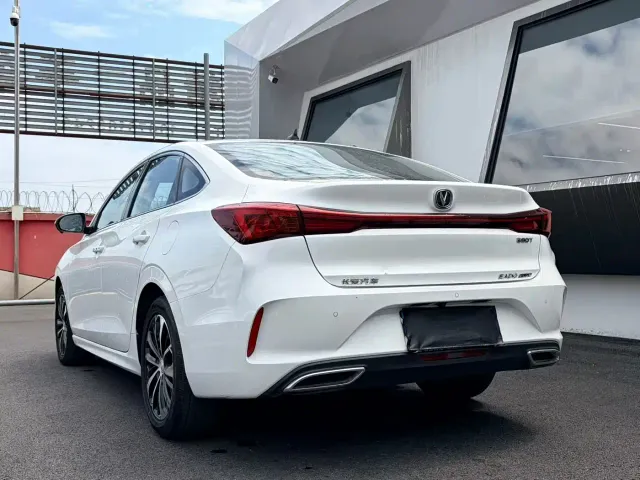 Changan Eado — Фото автомобиля 9