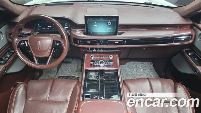 Lincoln Aviator — Фото автомобиля 10