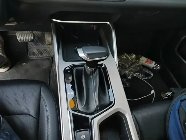 Geely Emgrand — Фото автомобиля 13